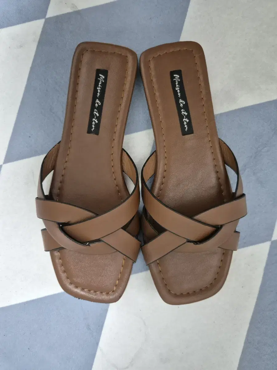 Sandals (225) (price adjustment)