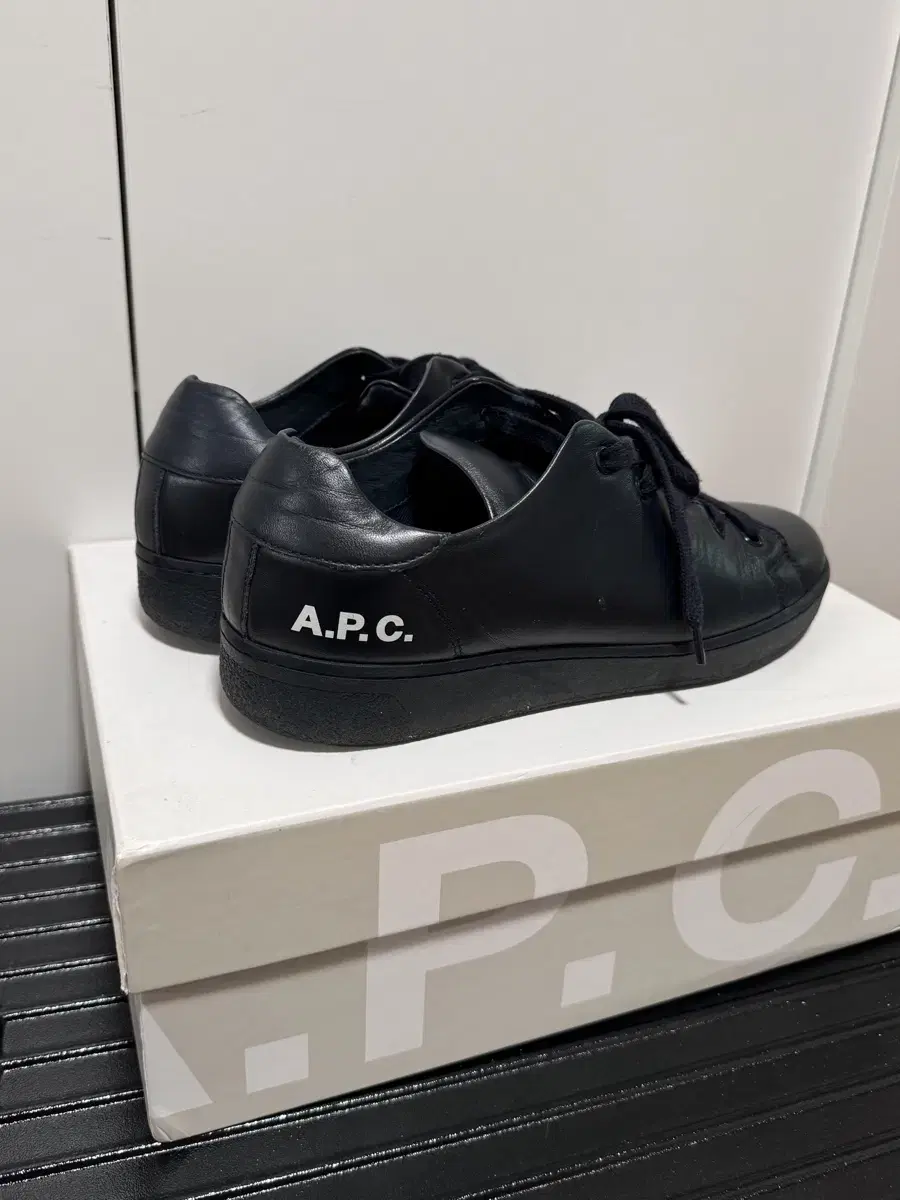 A.P.C. logo leather sneakers