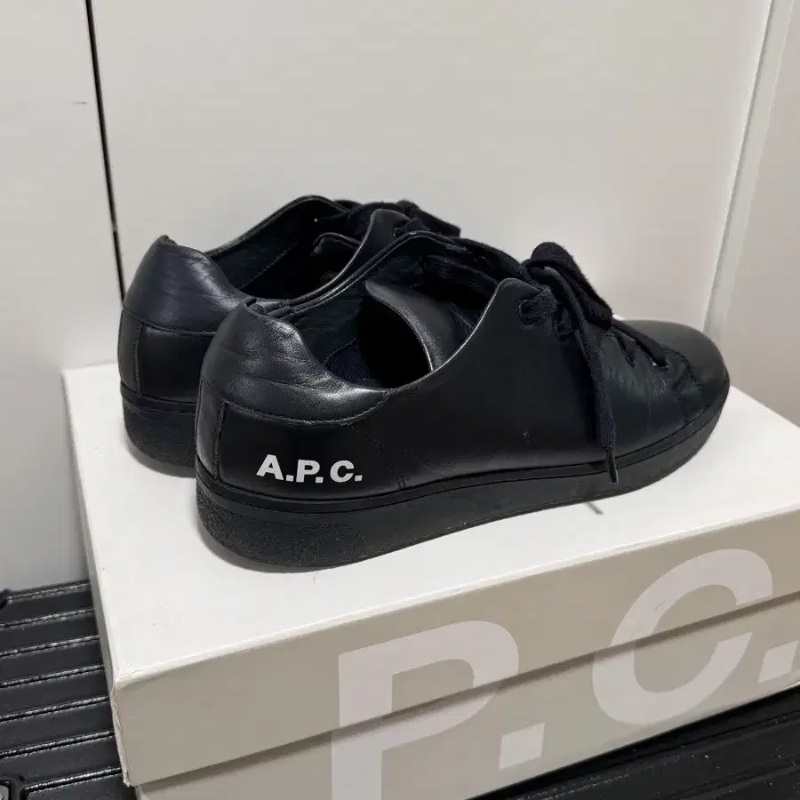 A.P.C. logo leather sneakers