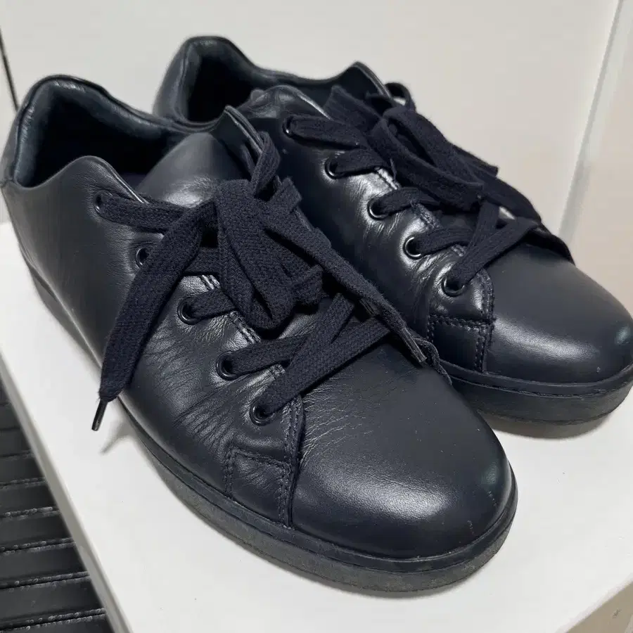 A.P.C. logo leather sneakers