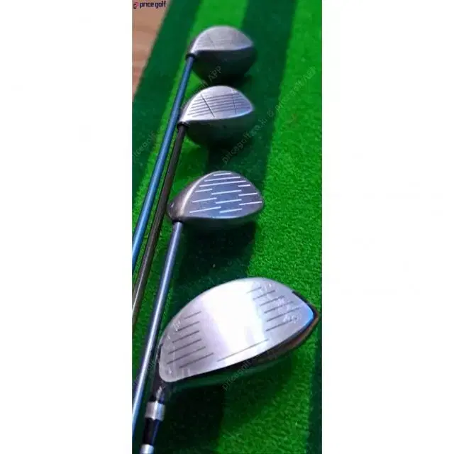 Lady Callaway golf club sets and bag..