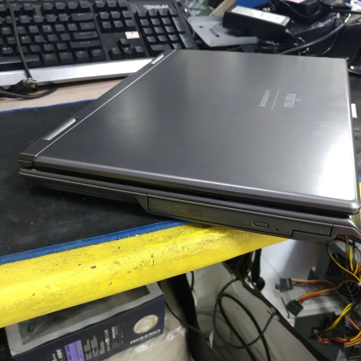 후지쯔 lifebook A6010 노트북 팝니다.