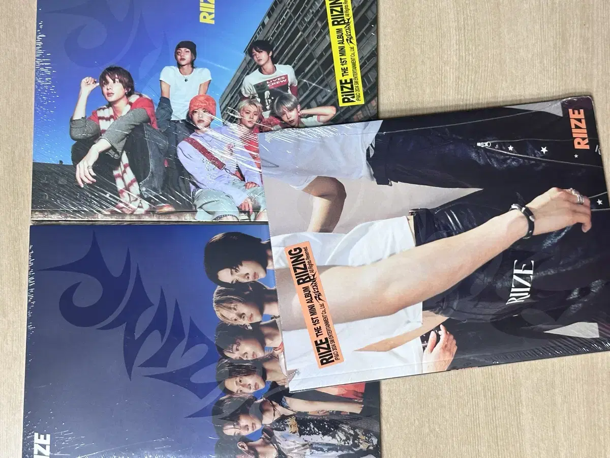 Spot Same Day Delivery Available)Rize photobook Version sealed album sell WTS