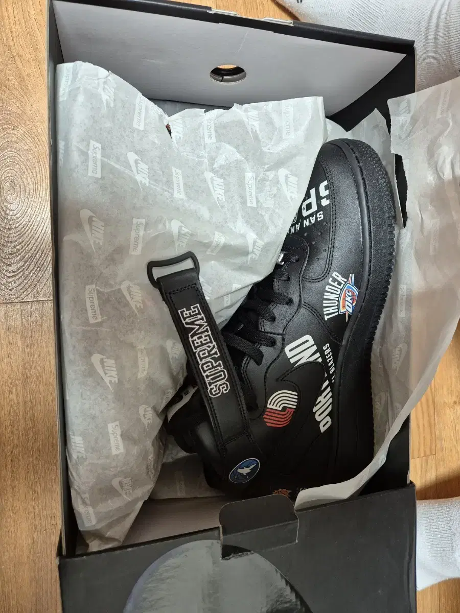 Nike x Supreme Air Force 1 Mid NBA Black