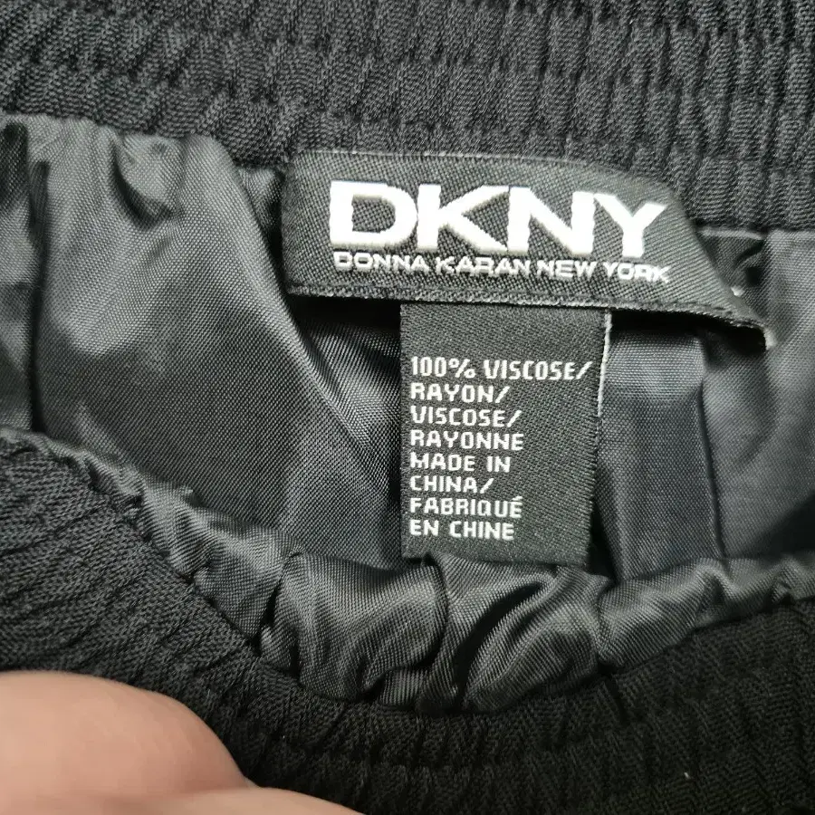 DKNY 비스코스 주름치마