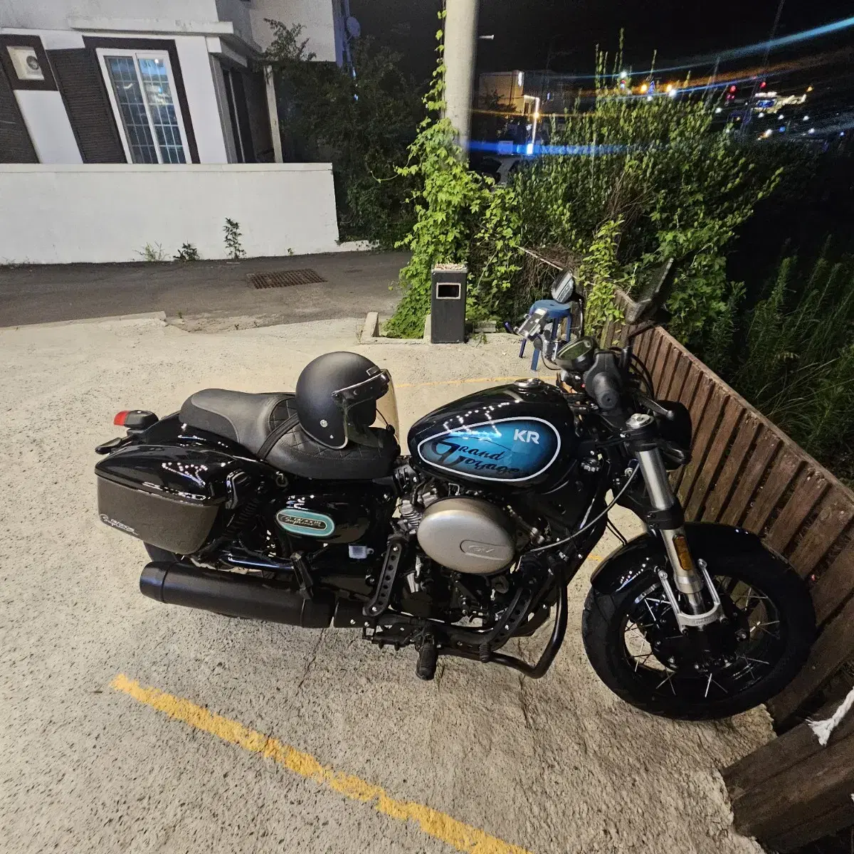 아퀼라300SS 23년식 2500km 판매합니다.