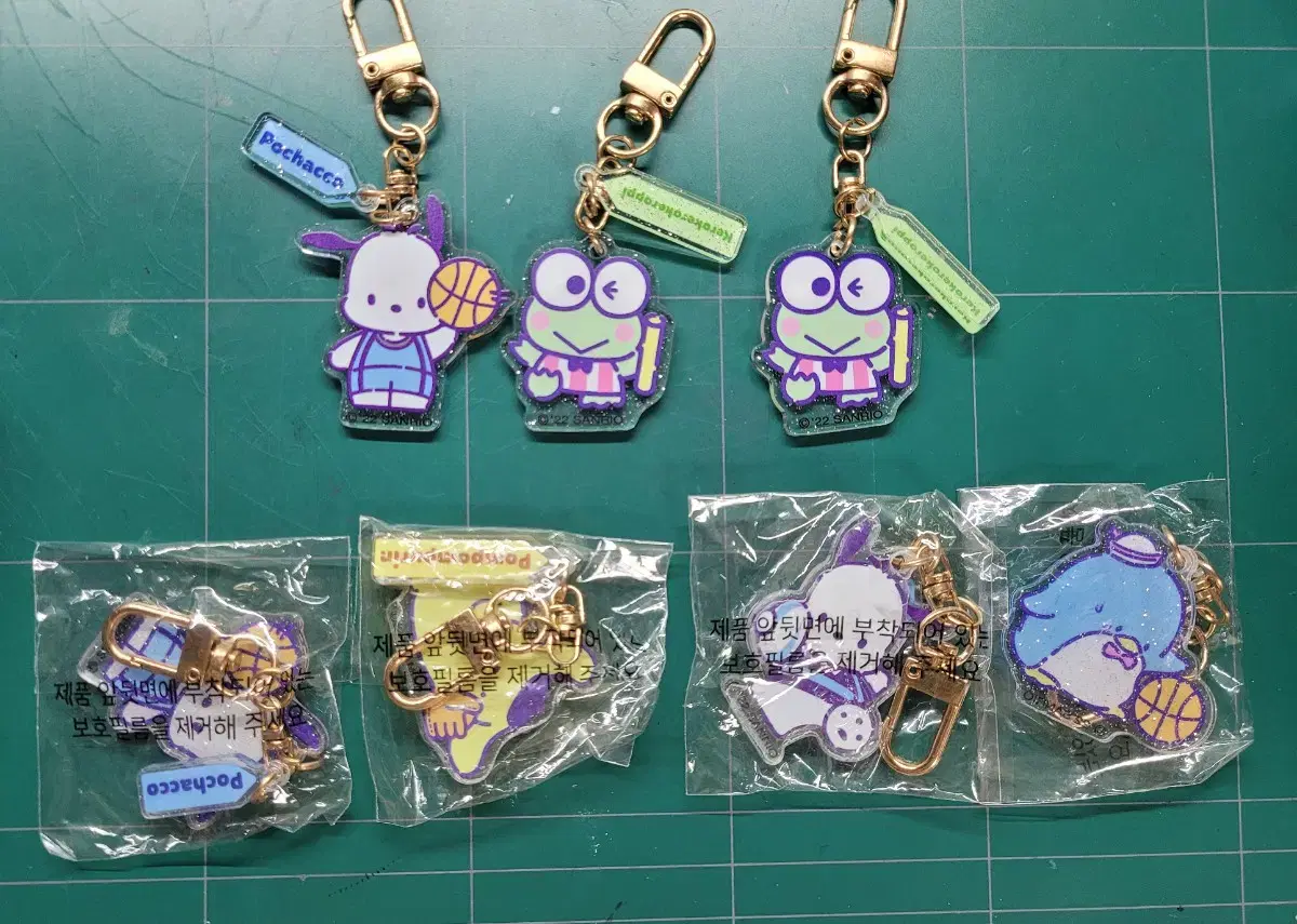 San Rio Random Glitter keyring Keropi Pochako Tuxedo Sam Pompompurin Pompu