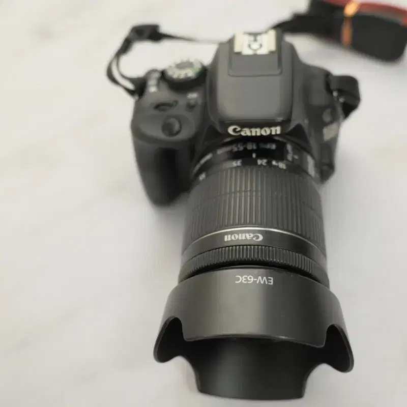 캐논 컴팩트 사이즈 DSLR 카메 EOS 100D 와 18-55 STM