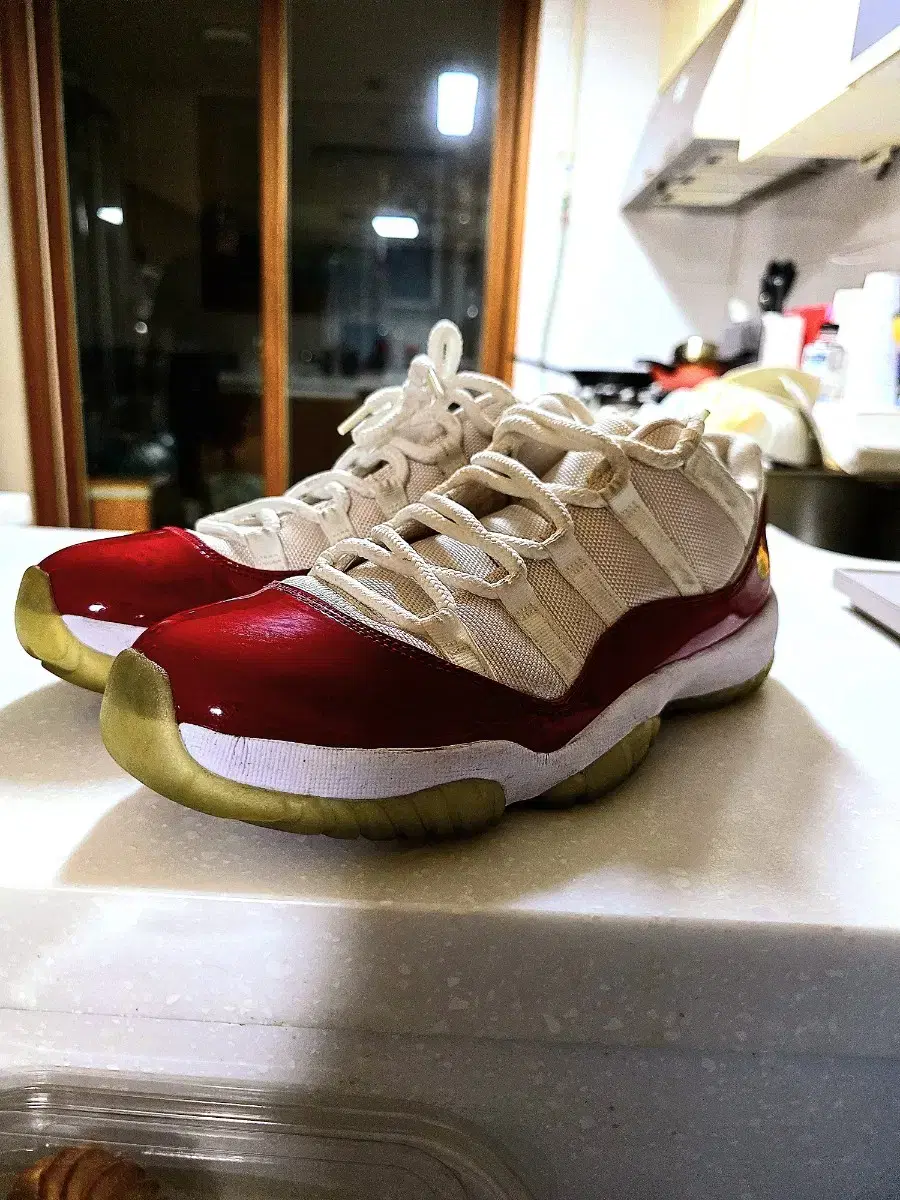 Nike Jordan 11 Retro Low Cherry