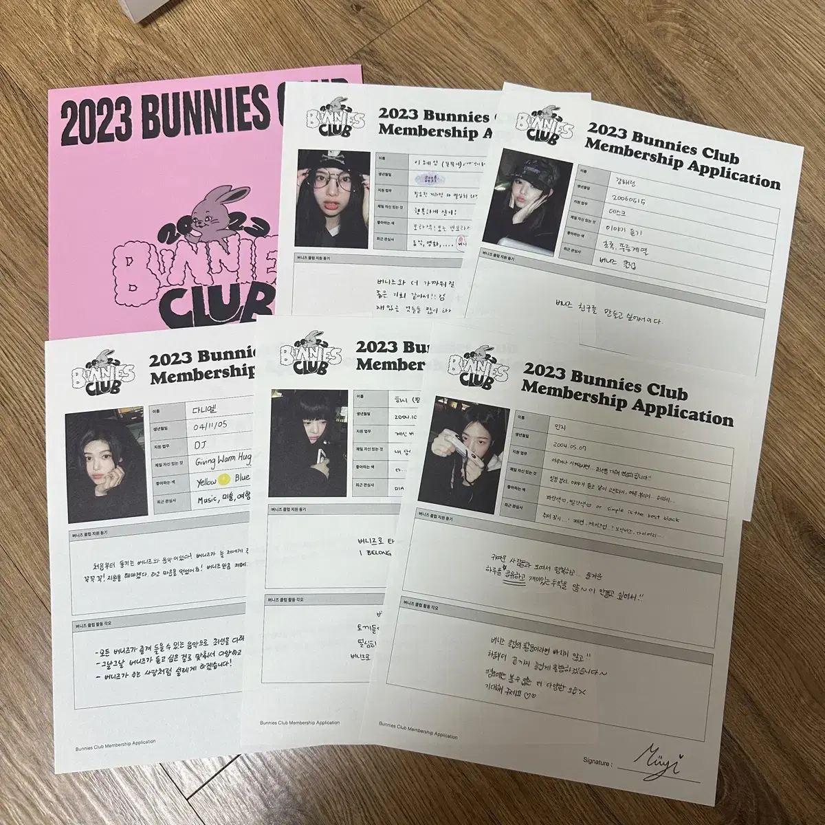 New Jeans 2023 Membership bunnies Club kit Components