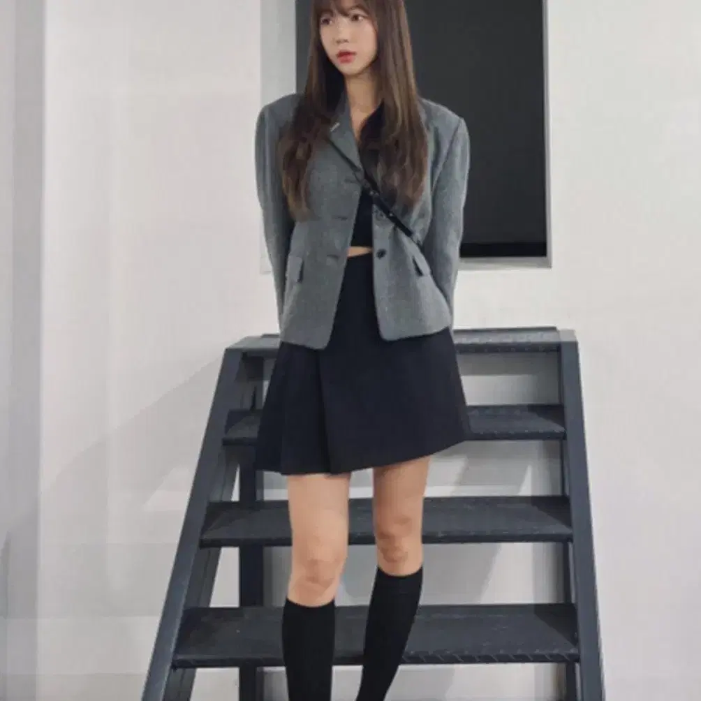 새상품 ) 아위 3-BUTTON CROPPED WOOL JACKET