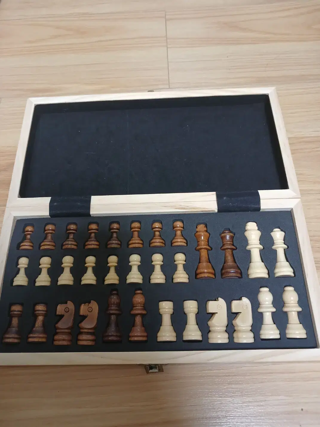 Wooden Chessboard (Magnets x)