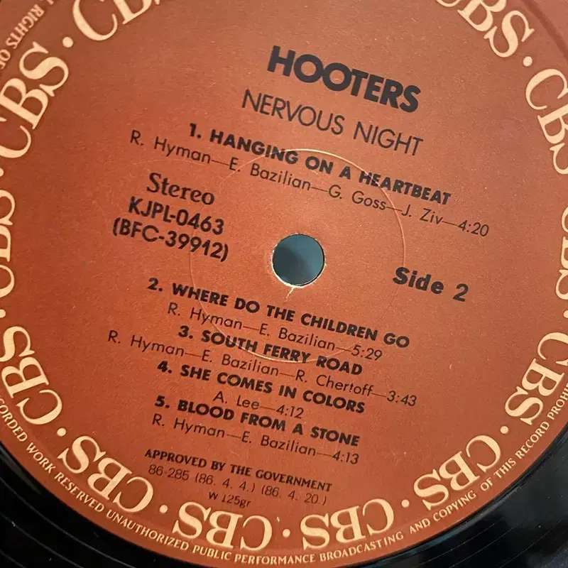 HOOTERS  LP / AA2564