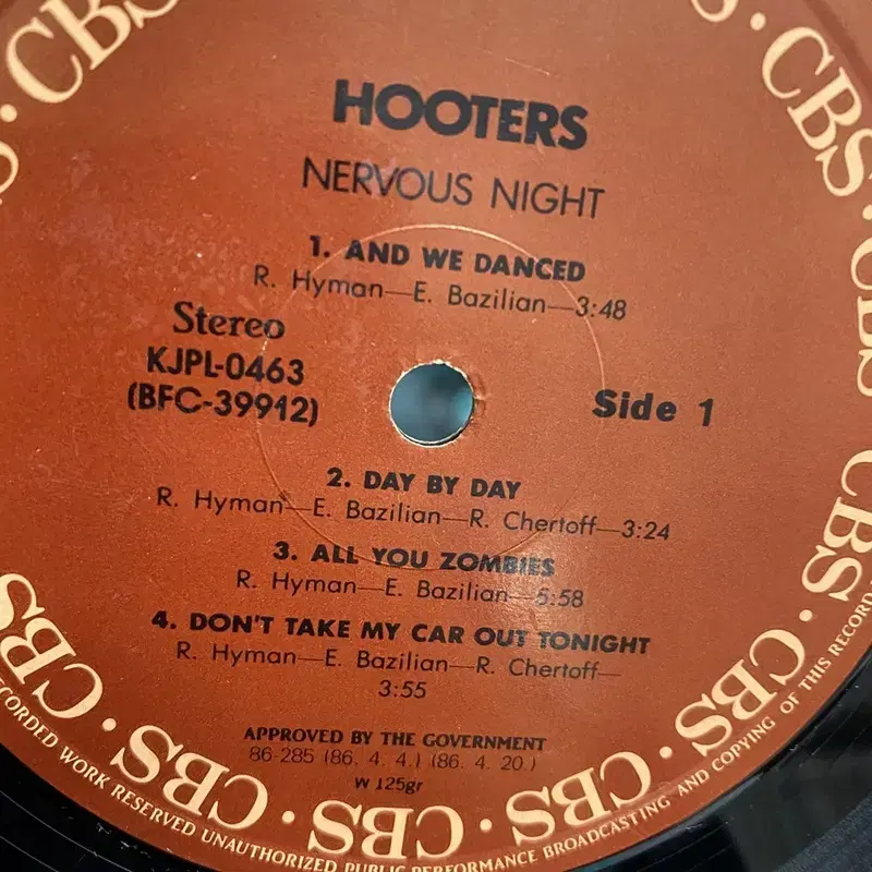 HOOTERS  LP / AA2564