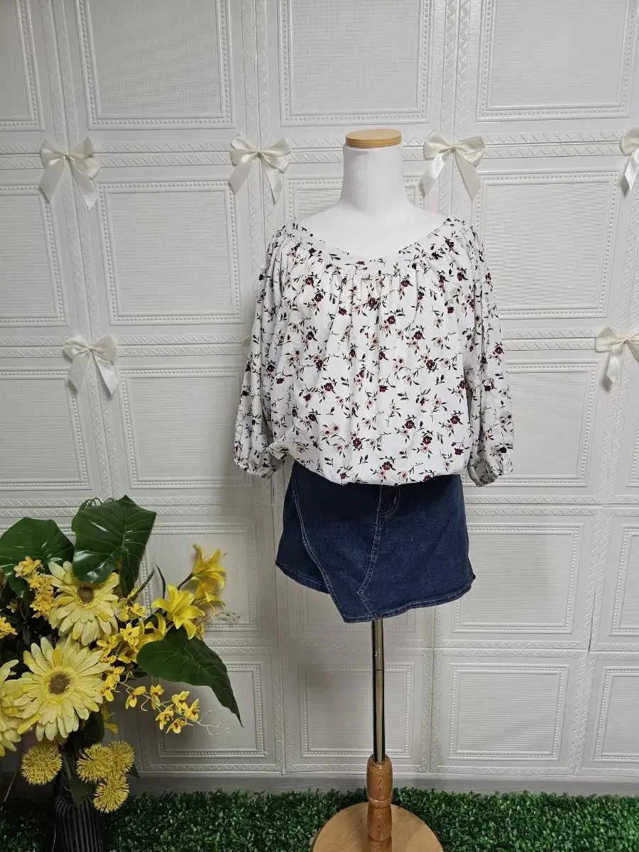 5-part sleeve flower blouse