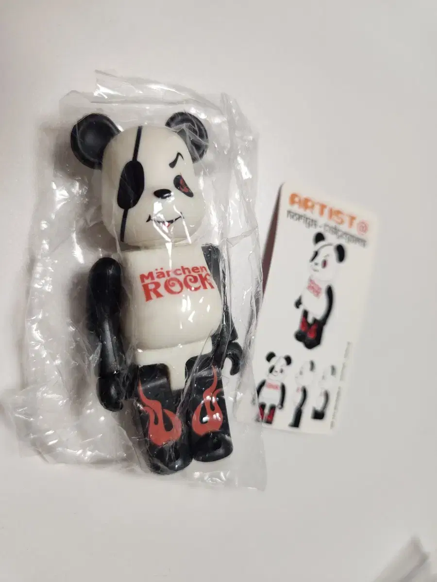 Bearbrick Regular 2nd Artist Panda Panda sealed kard u