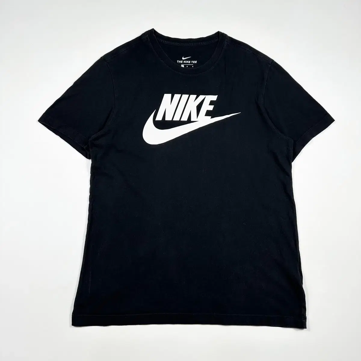 (L) Nike Fuchsura Big Logo Basic Vahn Tee Black