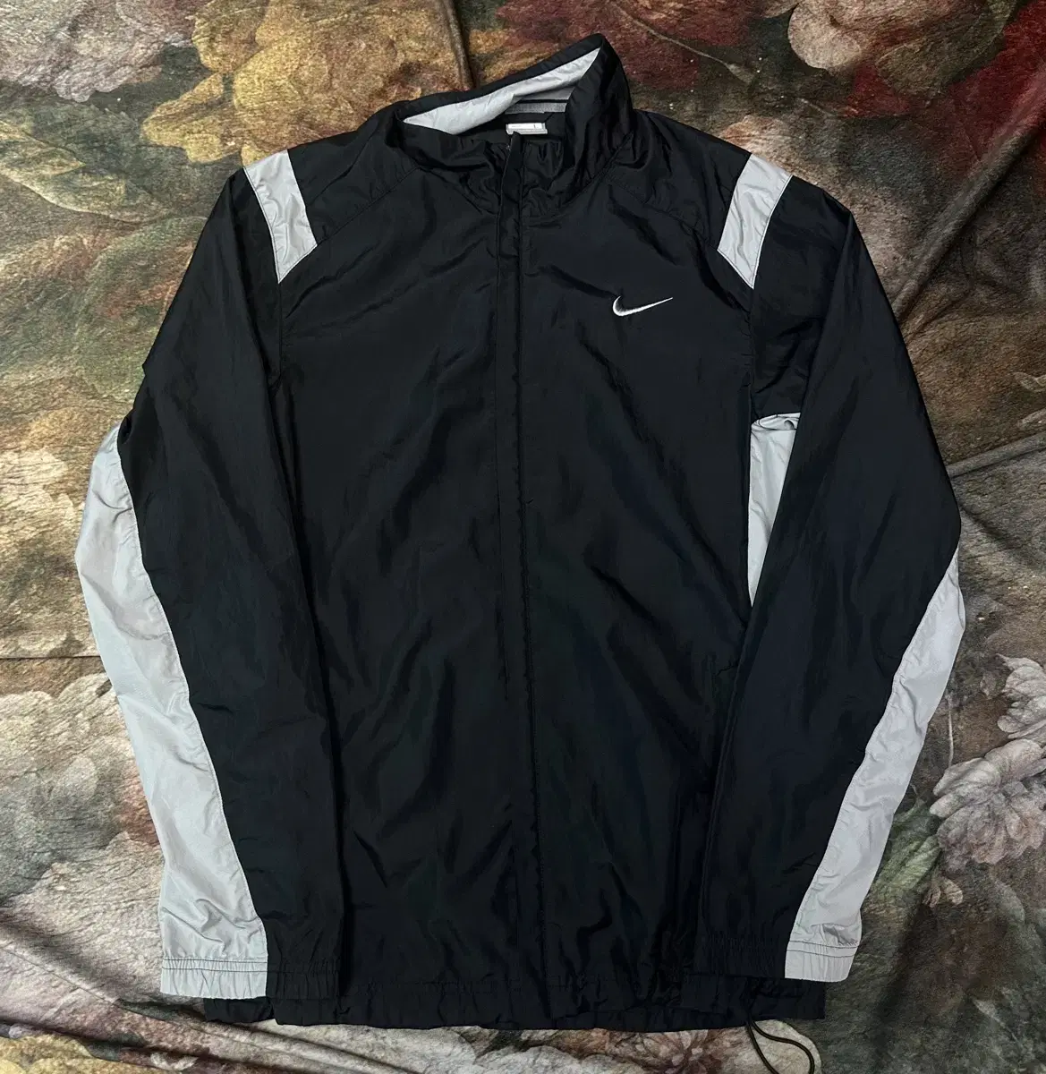 Nike Vintage Grey Sideline SwooshBlackWindproof 100 Arcturix Jacket