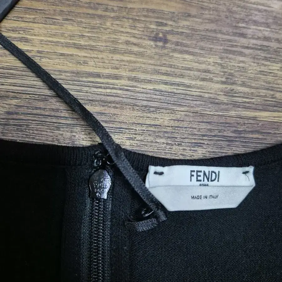 FENDI 펜디 스쿱넥 니트탑 미사용품