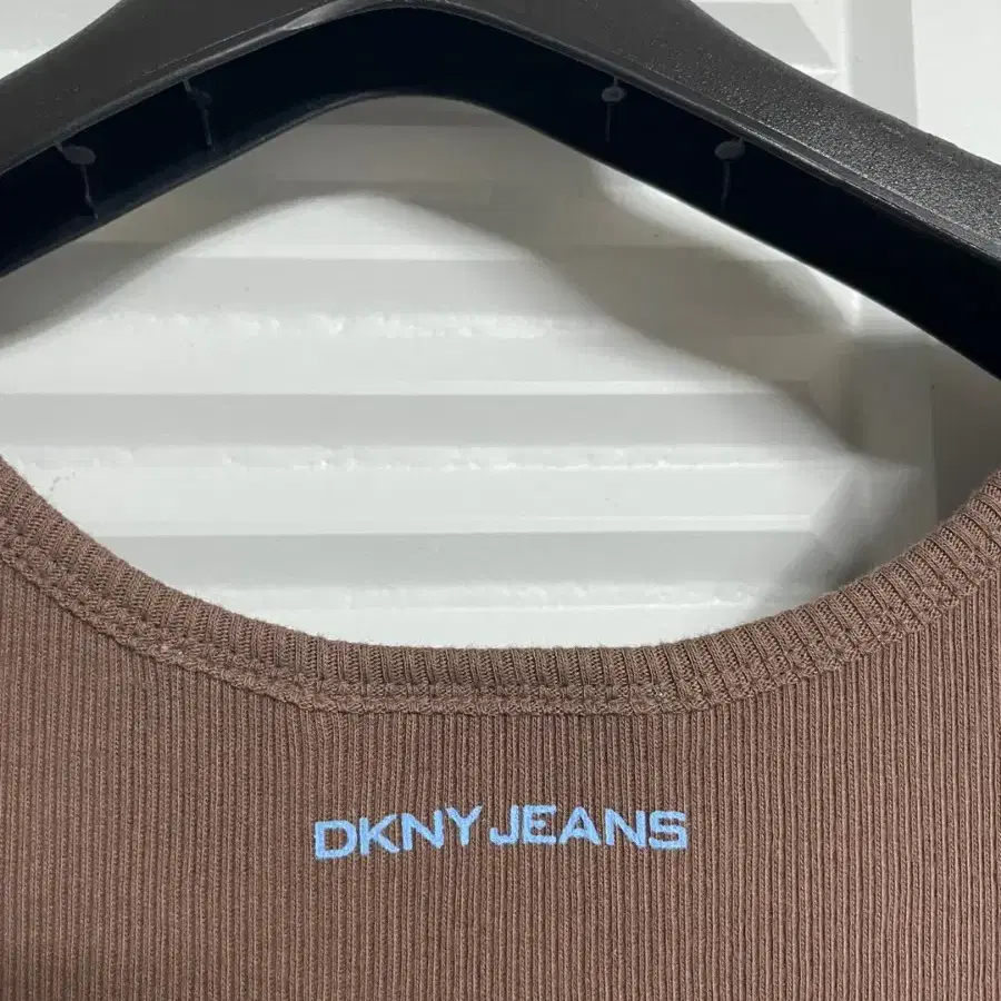 DKNY 나시 티셔츠