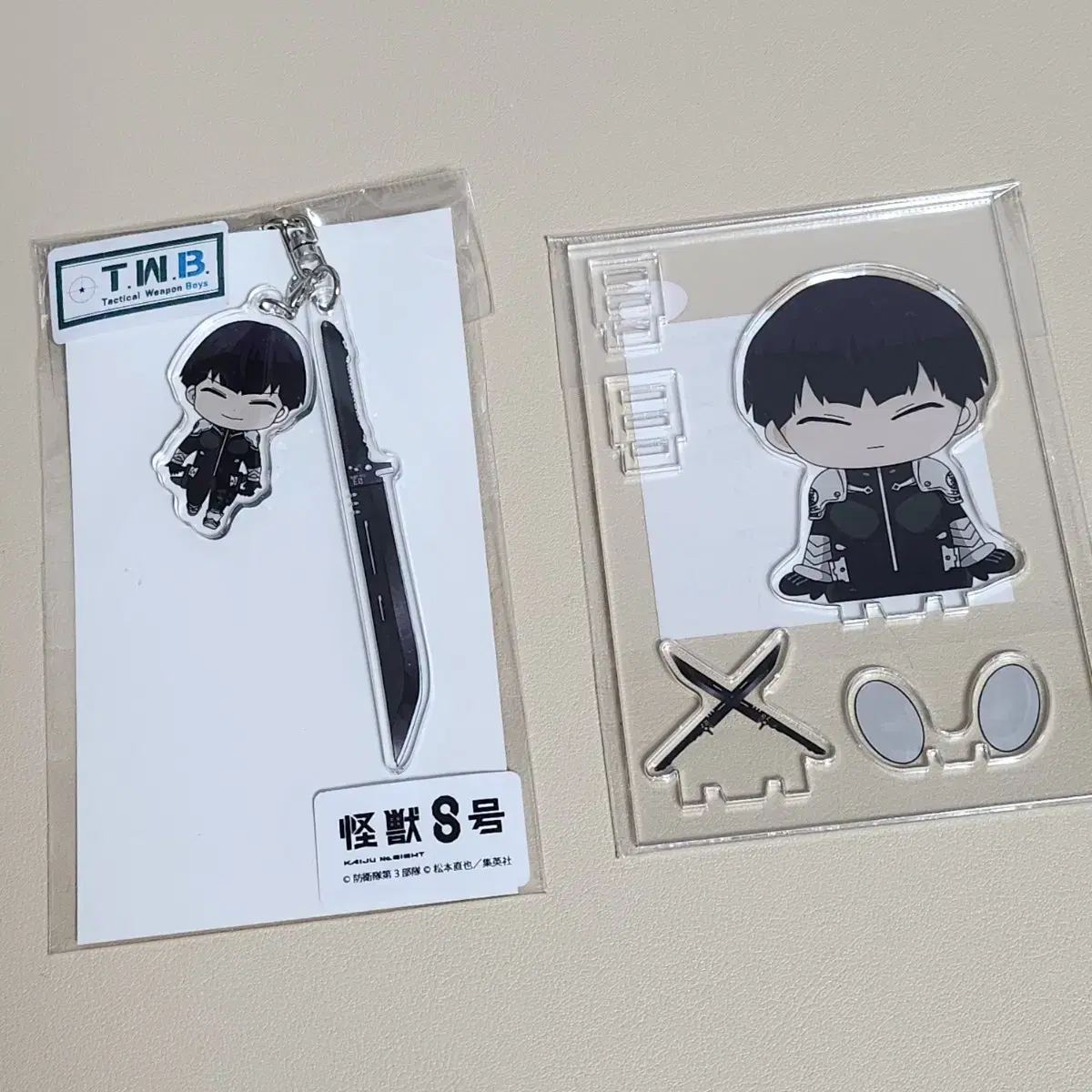 Kaiju No. 8) Soushiro Hoshi acrylic keyring, stand