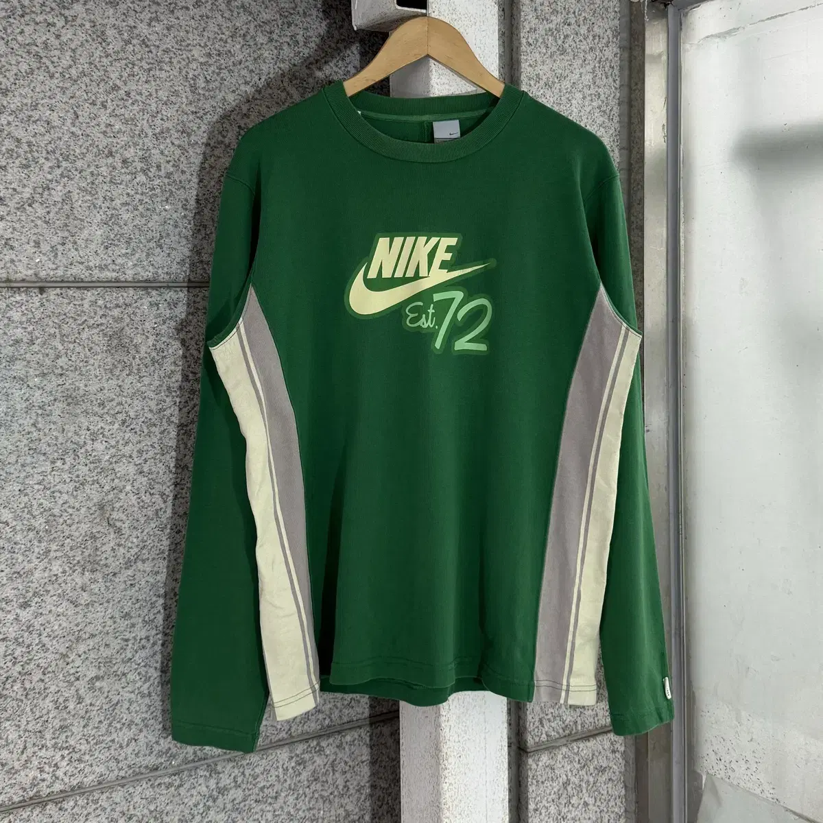 Nike Big Logo Graphic Sweatshirt