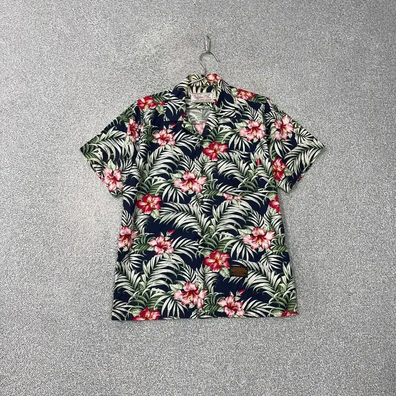 Under Armour Tropical Hawaiian Shirt M