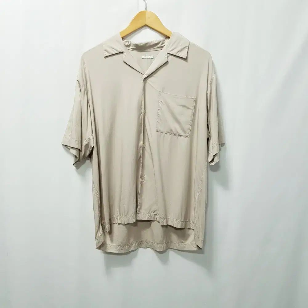 Uniqlo Overfit Boxy Haneul Short Sleeve Shirt MenM E168