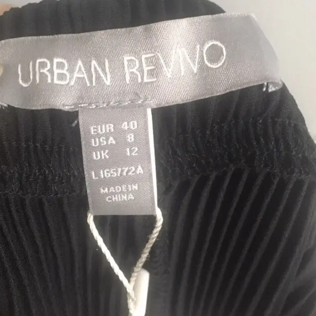 URBAN REVIVO 플리츠 팬츠 L사이즈 택그대로 새상품