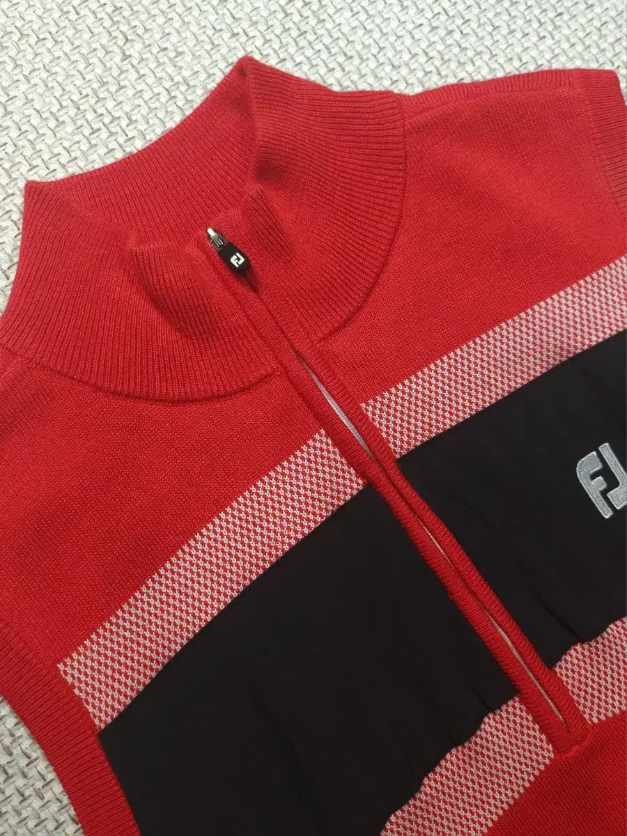 FootJoy Half-Zip Vest