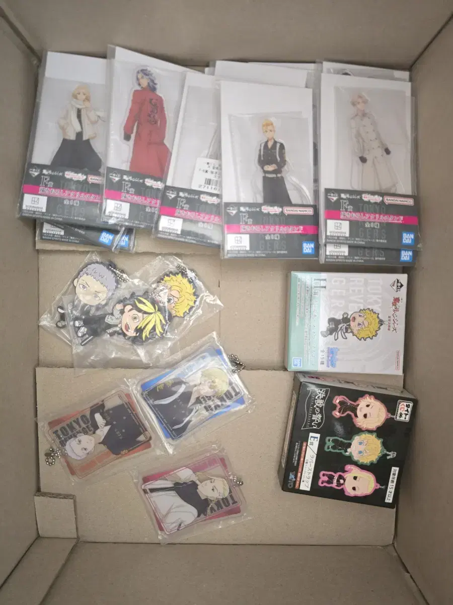 Toriben Ichibankuji acrylic stand, rubber keyring, etc.