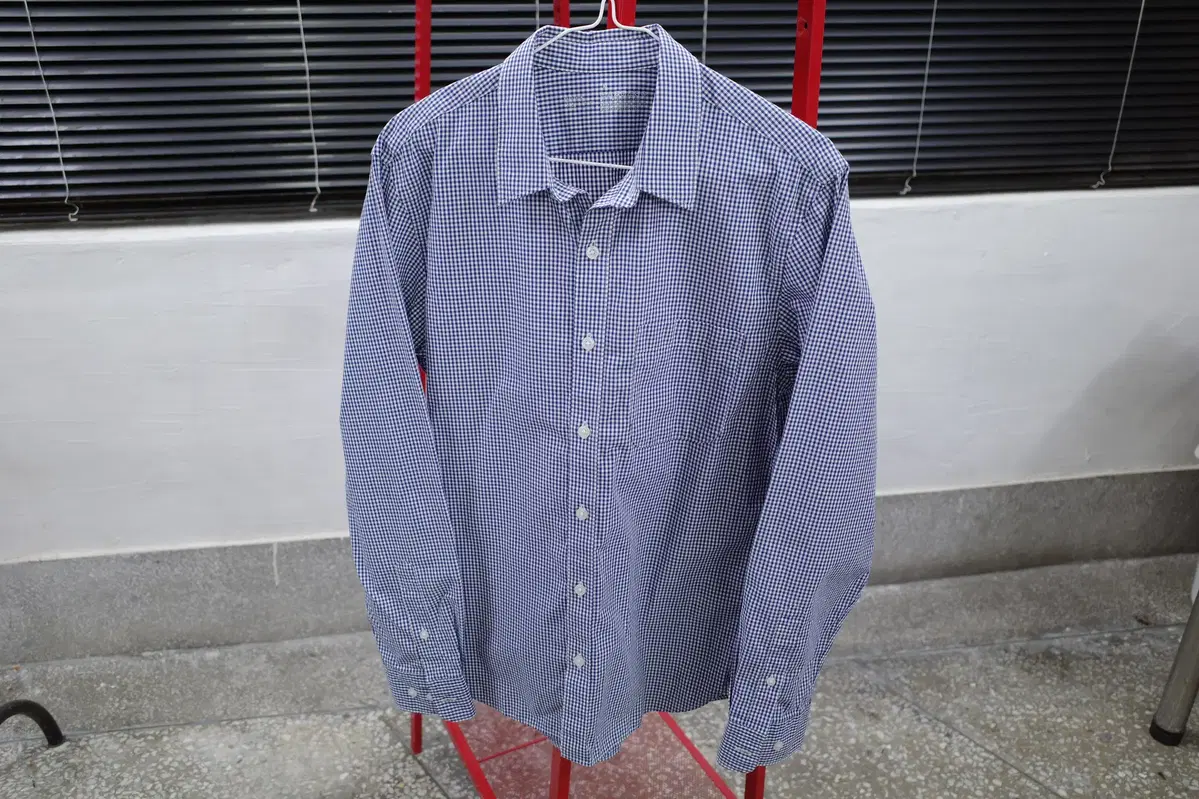 A plain check shirt,