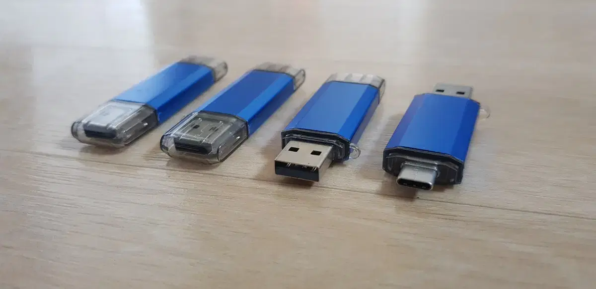 usb to c타입 새상품 64gb 총4개를 이가격에 몽땅 싹다 드려요