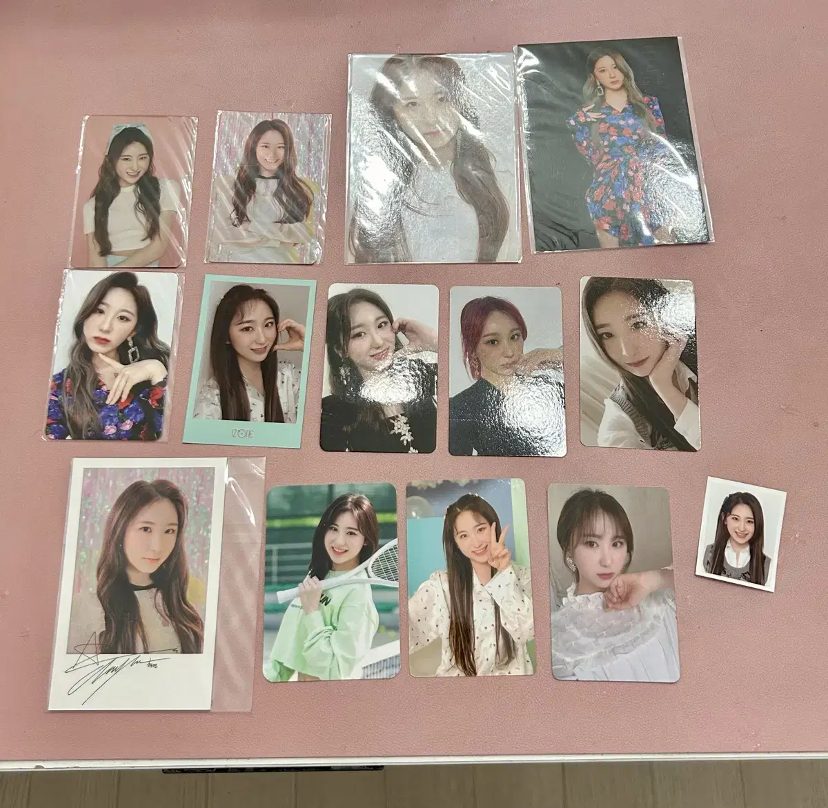 IZ*ONE chaeyeon official photocard sells (in bulk)