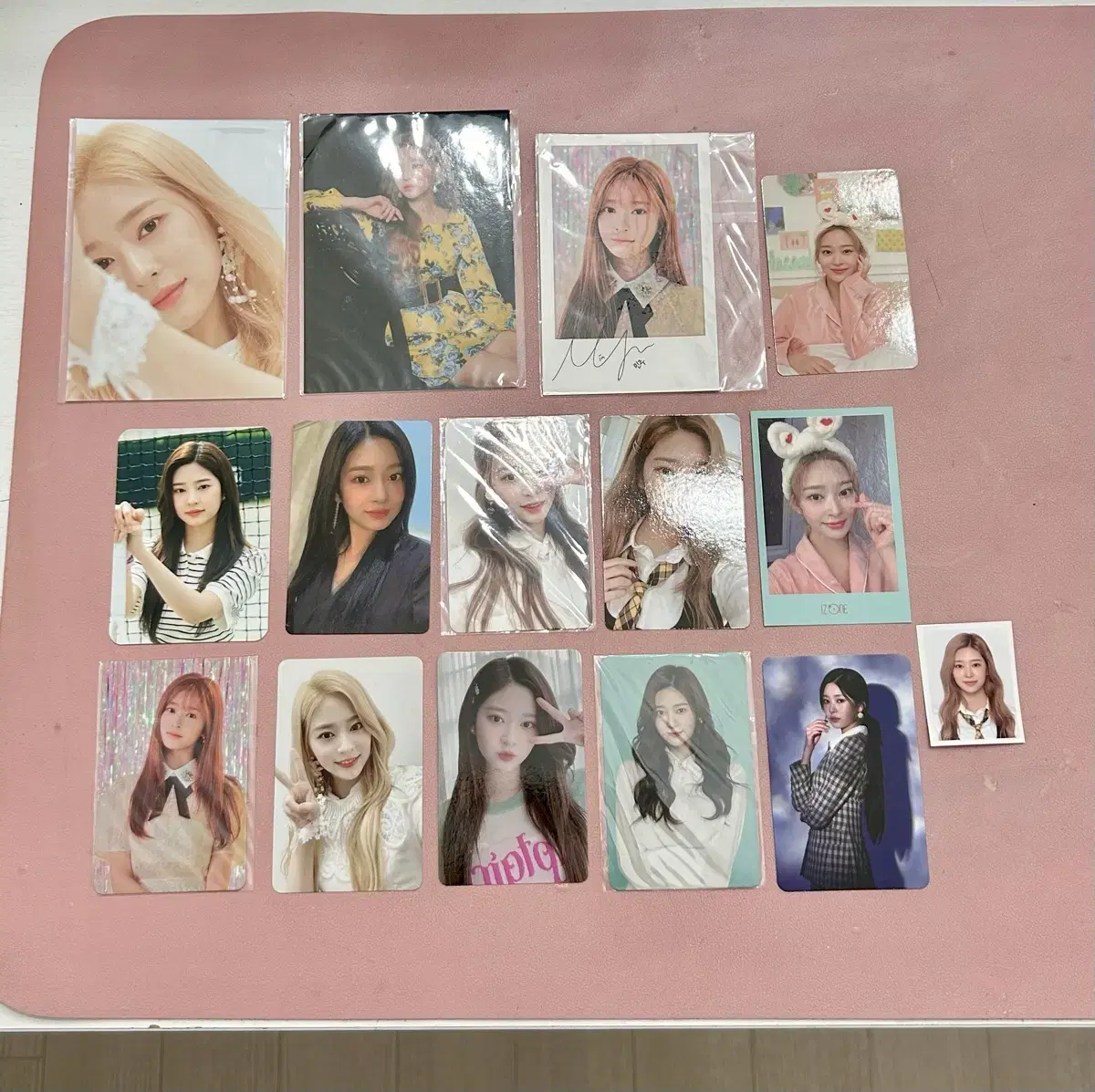 IZ*ONE minjoo official photocard sells (in bulk)