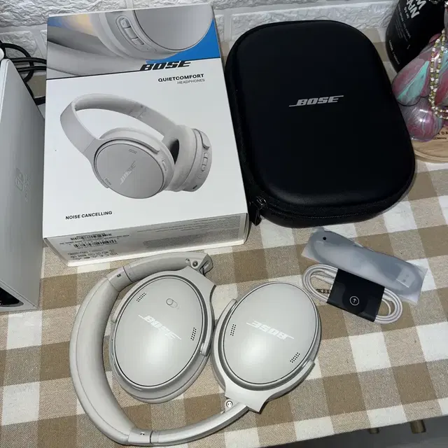 보스(BOSE) QC 헤드폰 (화이트 스모크) 팝니다!