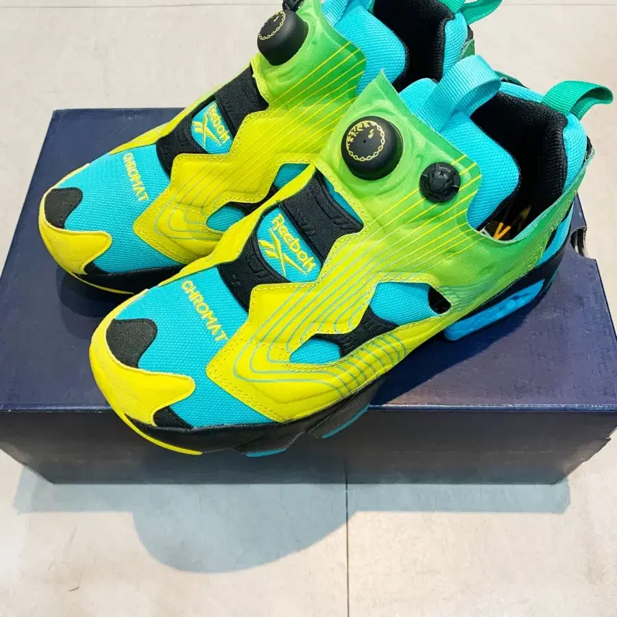 Reebok CHROMAT INSTAPUMP FURY (250)