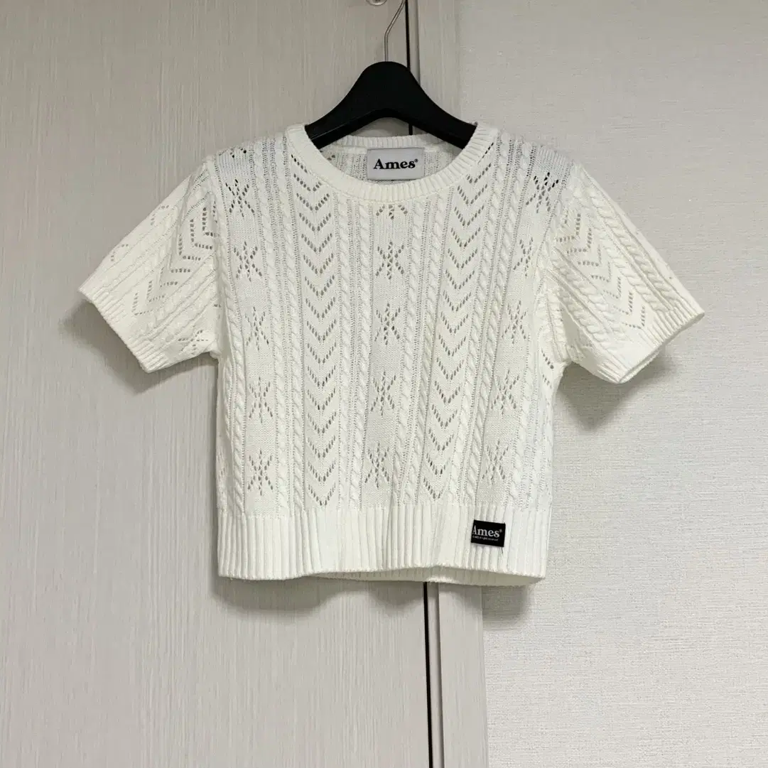 아메스월드와이드 PUNCHING CROP KNIT 반팔 니트 아이보리