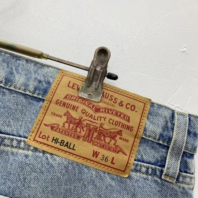 22 LEVIS PREMIOM HI-BALL  36