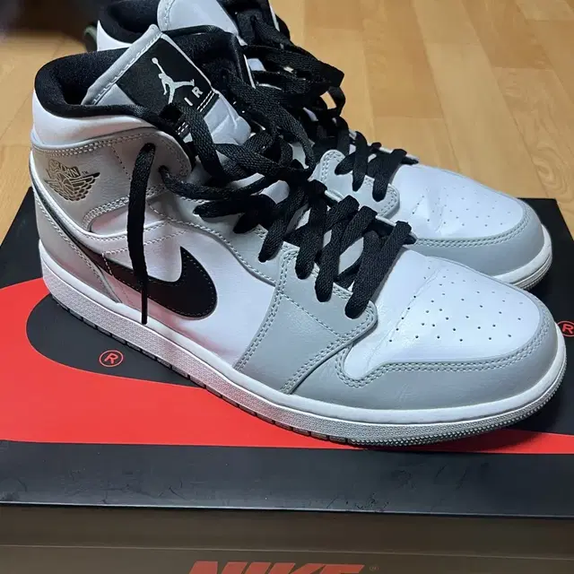 Jordan 1 Mid Light Smoke Grey (280)