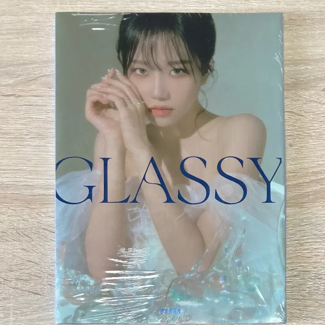 조유리 - GLASSY 미개봉 CD 판매 (포스터포함)