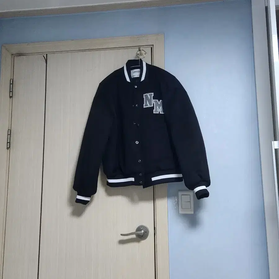 TAYLOR VARSITY JACKET - BLACK