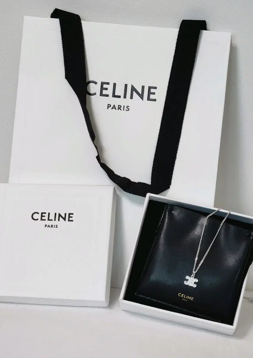 새상품 [Celine 셀린느] 크리스탈 트리옹프 라인스톤 목걸이 실버