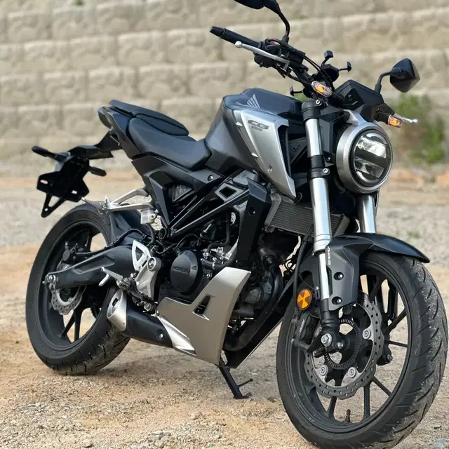 혼다 cb125r 20년식 3천km대 저렴히 판매합니다