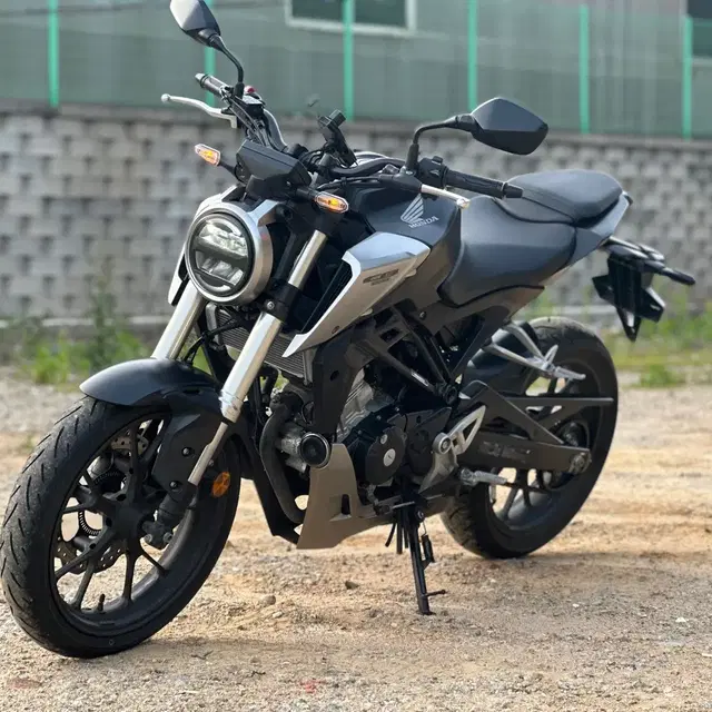 혼다 cb125r 20년식 3천km대 저렴히 판매합니다