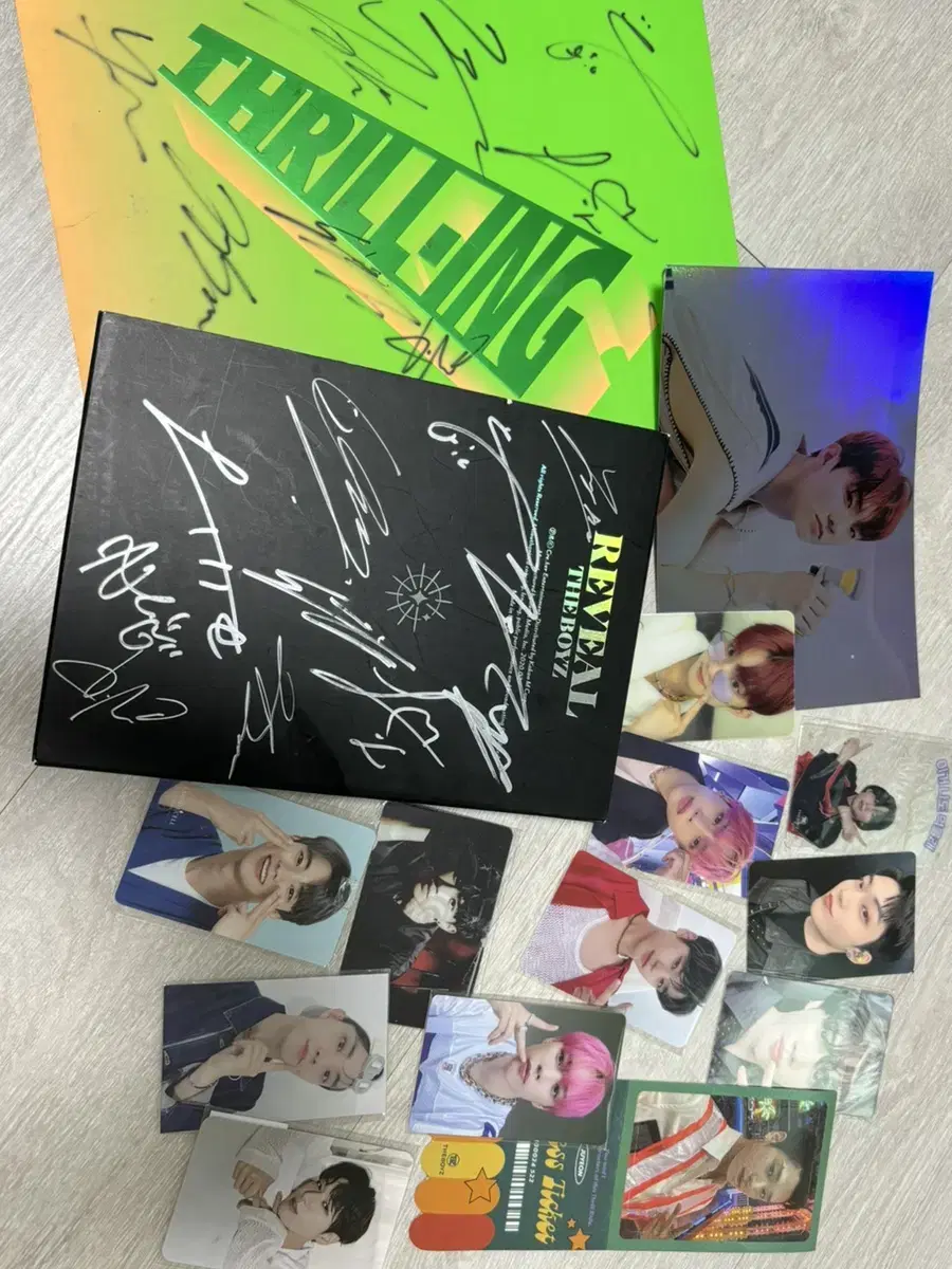 The Boyz sign album photocard