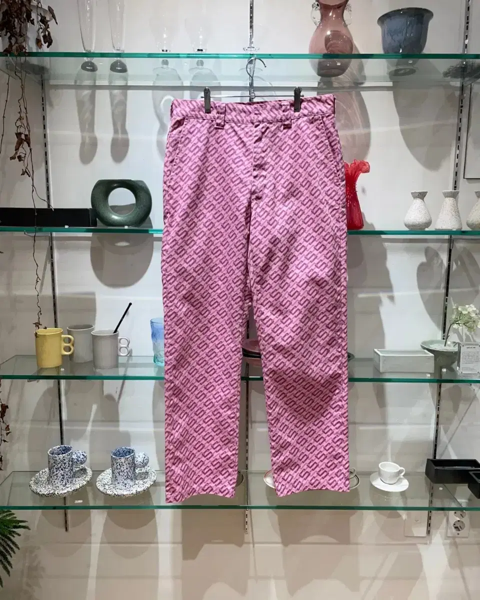 슈프림 pink monogram work pants