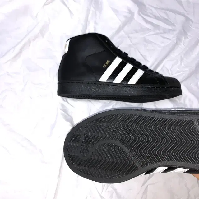 Vintage Adidas pro model black basketb