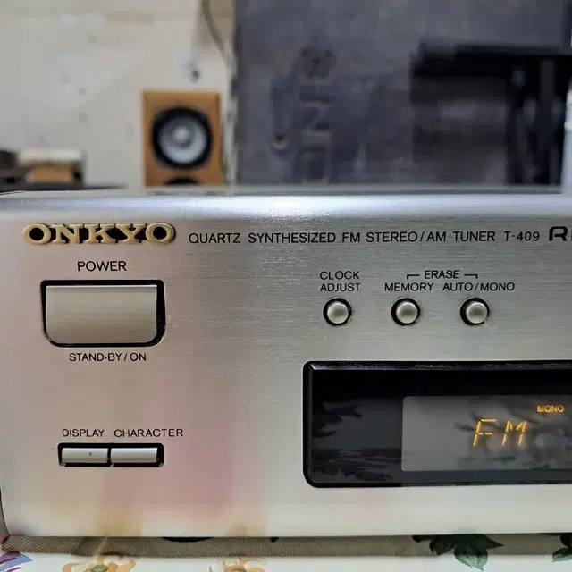 ONKYO STEREO TUNER T-409