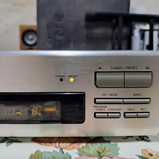 ONKYO STEREO TUNER T-409